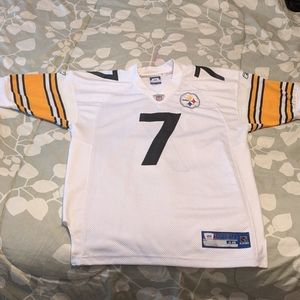 On field Steelers Roethlisberger jersey
